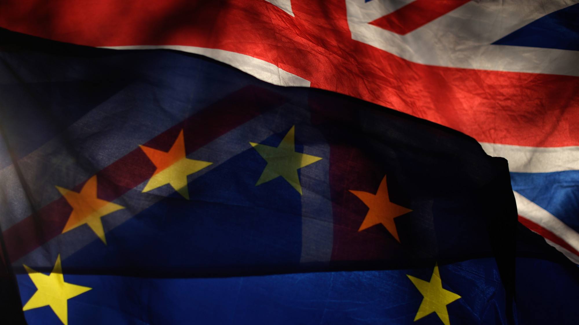 英欧贸易谈判消息引发市场剧烈波动,黄金突破关键压力1850美元