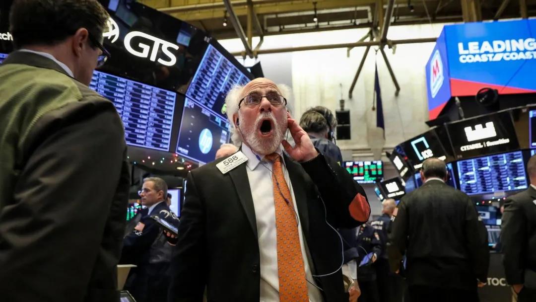 受疫情影响，美国三大股指集体收跌