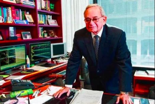 比赚几千美元重要的，是和帮你成就的人共事