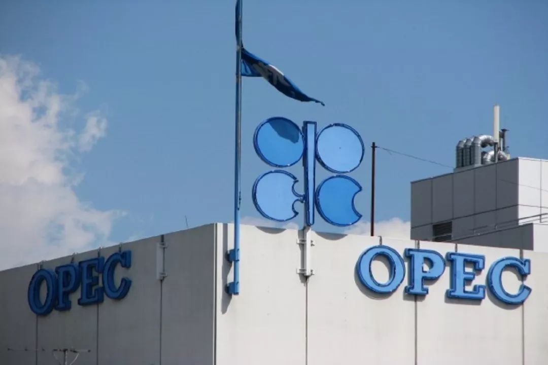 夏季需求激增且油罐车司机不足 美国至少六个州缺油